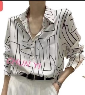Printed oversized shirt white sketches