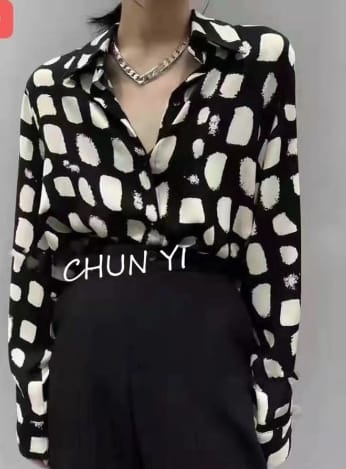 Printed oversized shirt uneven block black