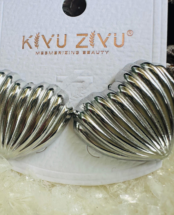 Heart earrings L ELIGIBLE FOR SAME DAY DELIVERY IN MUMBAI