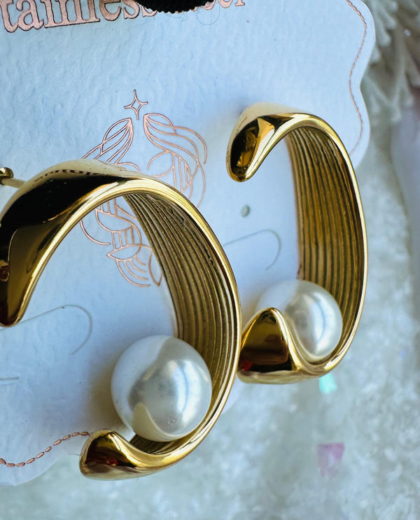 Pearlo earrings ELIGIBLE FOR SAME DAY DELIVERY in MUMBAI