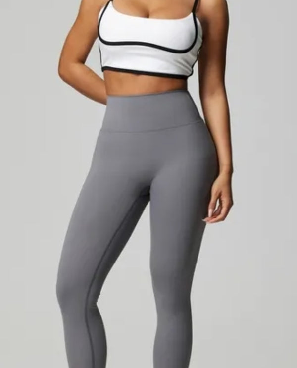 Broad belt leggings